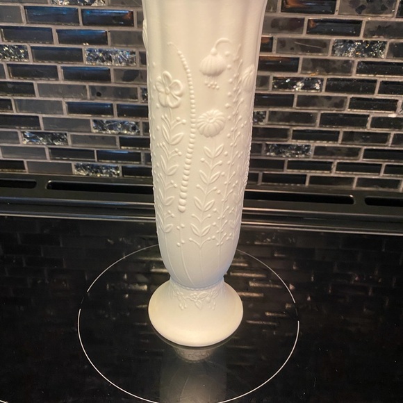 KAISER BISQUE PORCELAIN VASE - Picture 4 of 8